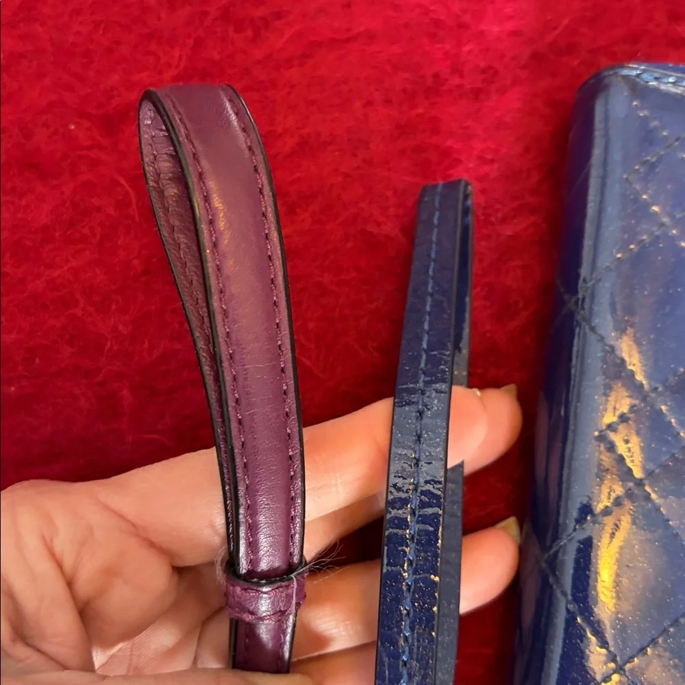 MARC JACOBS SET OF WRISTLETS BUGUNDY PEBBLED & NAVY BLUE PATENT LEATHER